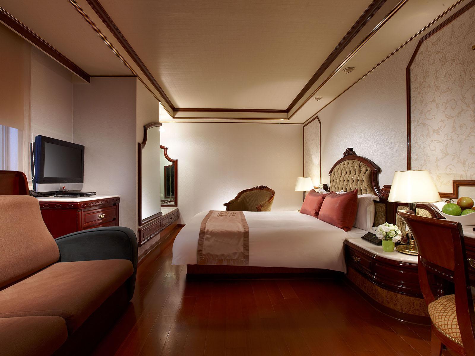 Charming Songshan Hotel 3*